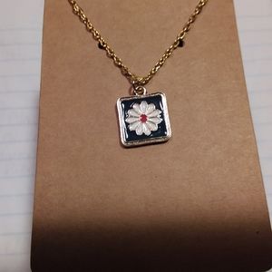 Daisy Necklace